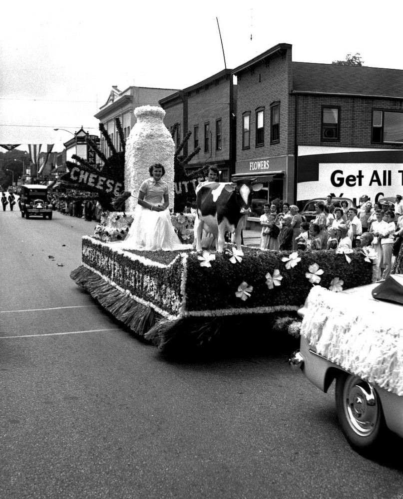 24 cheese derby day parade plymouth 1954 w1200